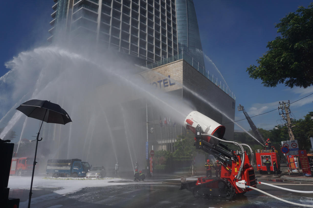 Đà Nẵng diễn tập chữa cháy khách sạn siêu cao tầng, giả thuyết 1.300 người bị nạn