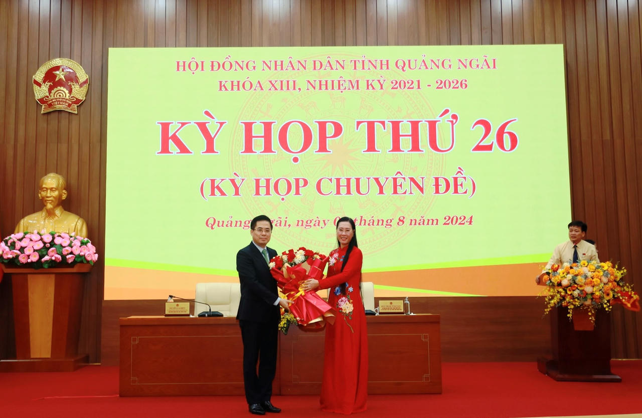 Ông Nguyễn Hoàng Giang được bầu giữ chức Chủ tịch UBND tỉnh Quảng Ngãi 