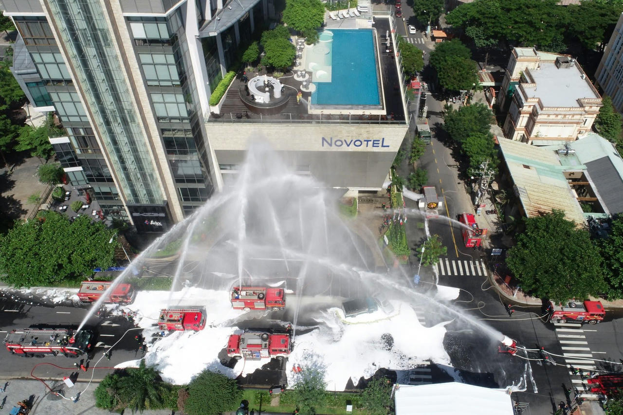 Đà Nẵng diễn tập chữa cháy khách sạn siêu cao tầng, giả thuyết 1.300 người bị nạn