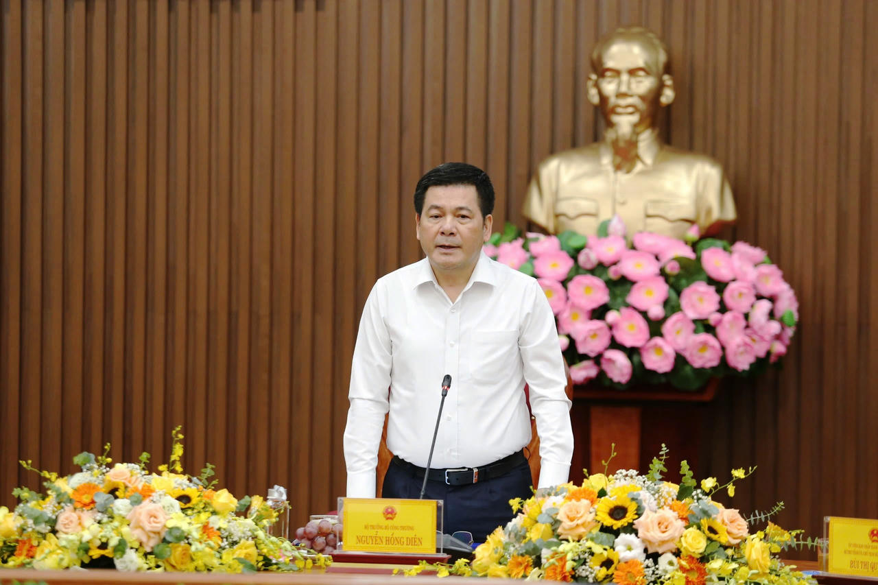 Thúc đẩy để hình thành Trung tâm công nghiệp ven biển trọng điểm khu vực duyên hải Trung Bộ 