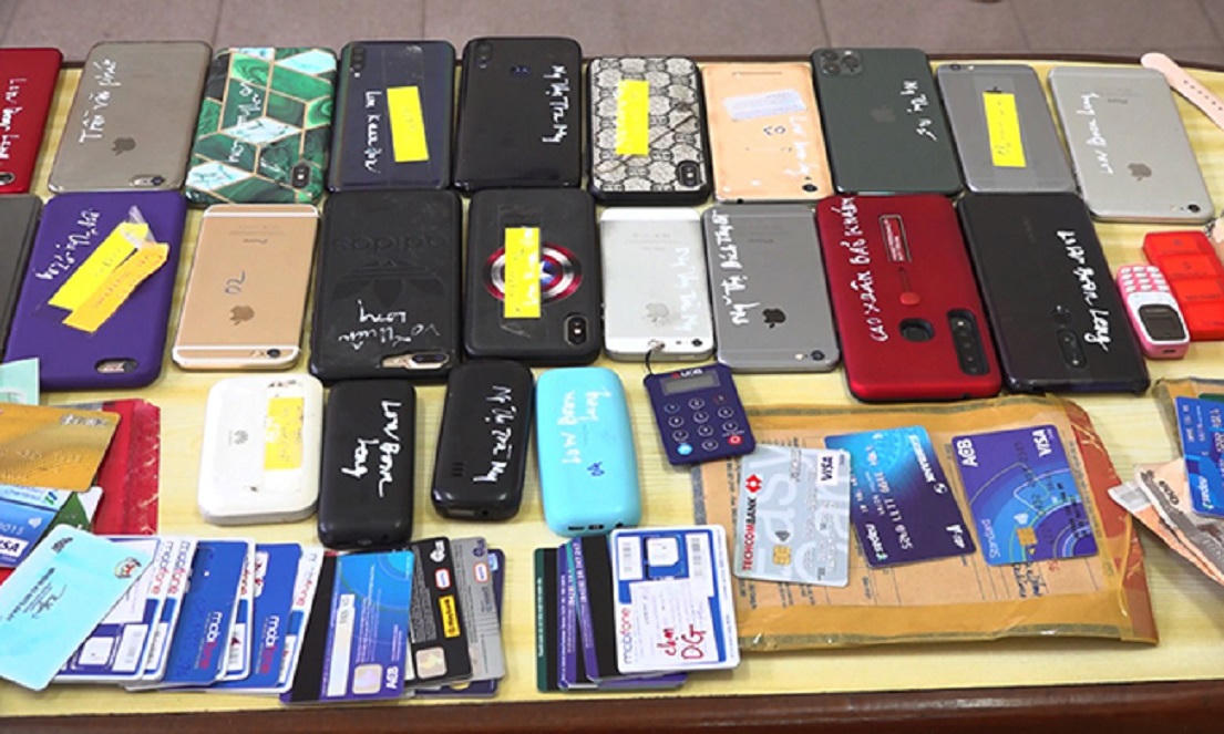 10 người 'tiếp tay' cho 2 đối tượng nước ngoài giả mạo Công an để lừa đảo 