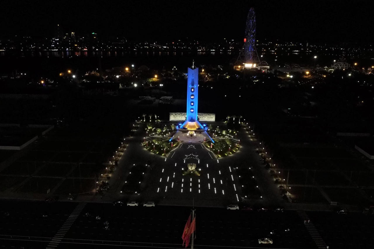 Khánh thành Quảng trường cùng đài tưởng niệm thành phố Đà Nẵng