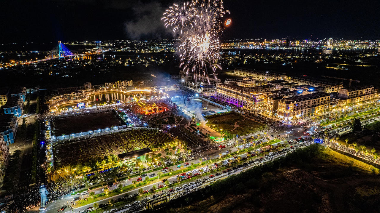 Hơn 50.000 người 'cháy' hết mình cùng Lễ hội do Regal Group tổ chức tại Đồng Hới