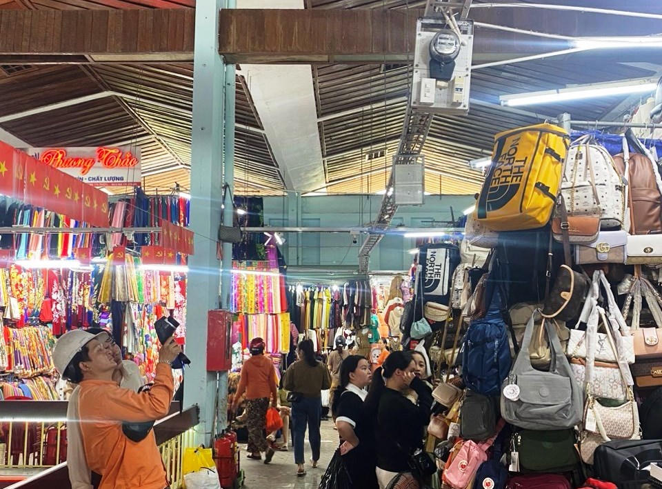 EVNCPC tăng cường kiểm tra và tuyên truyền an toàn điện