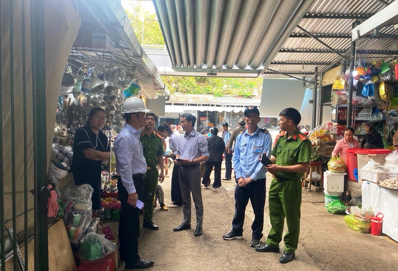 EVNCPC tăng cường kiểm tra và tuyên truyền an toàn điện