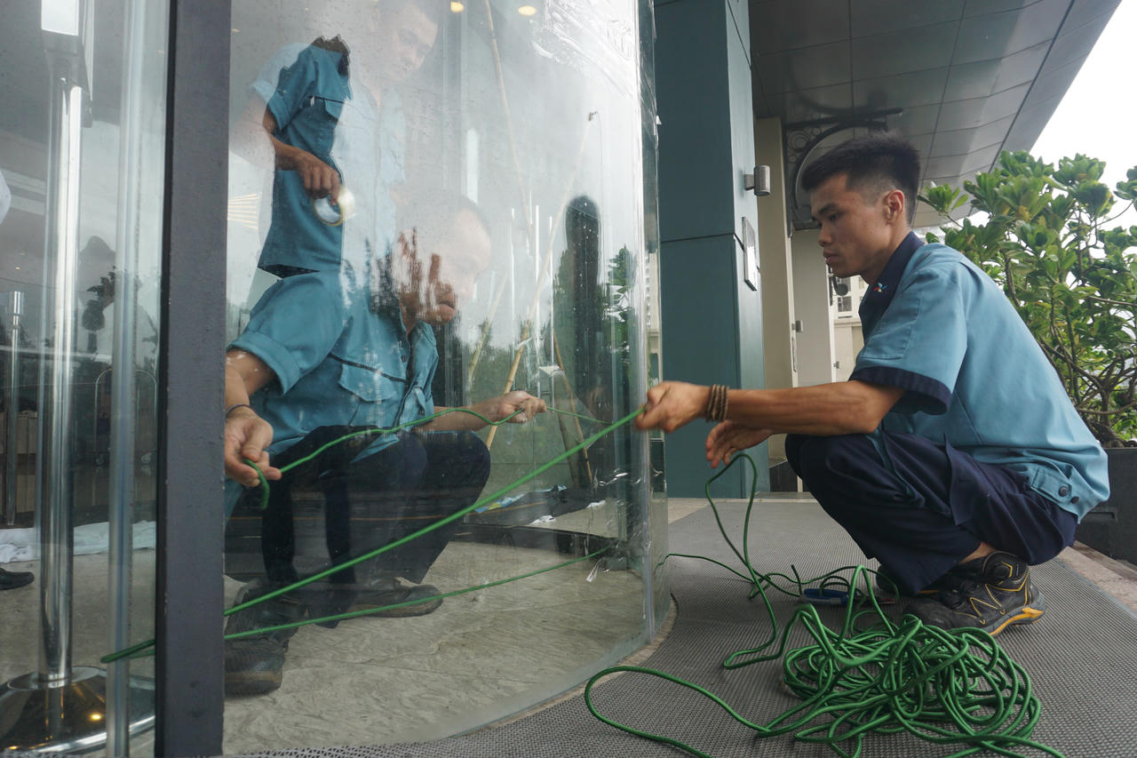 Người dân Đà Nẵng tất bật chuẩn bị “chạy bão" 