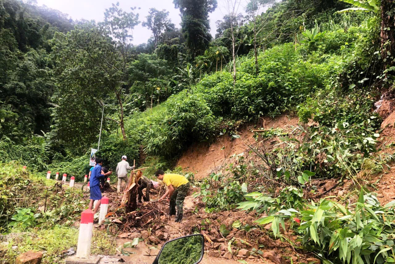 Di dời hàng ngàn hộ dân ven biển miền Trung tránh bão số 4