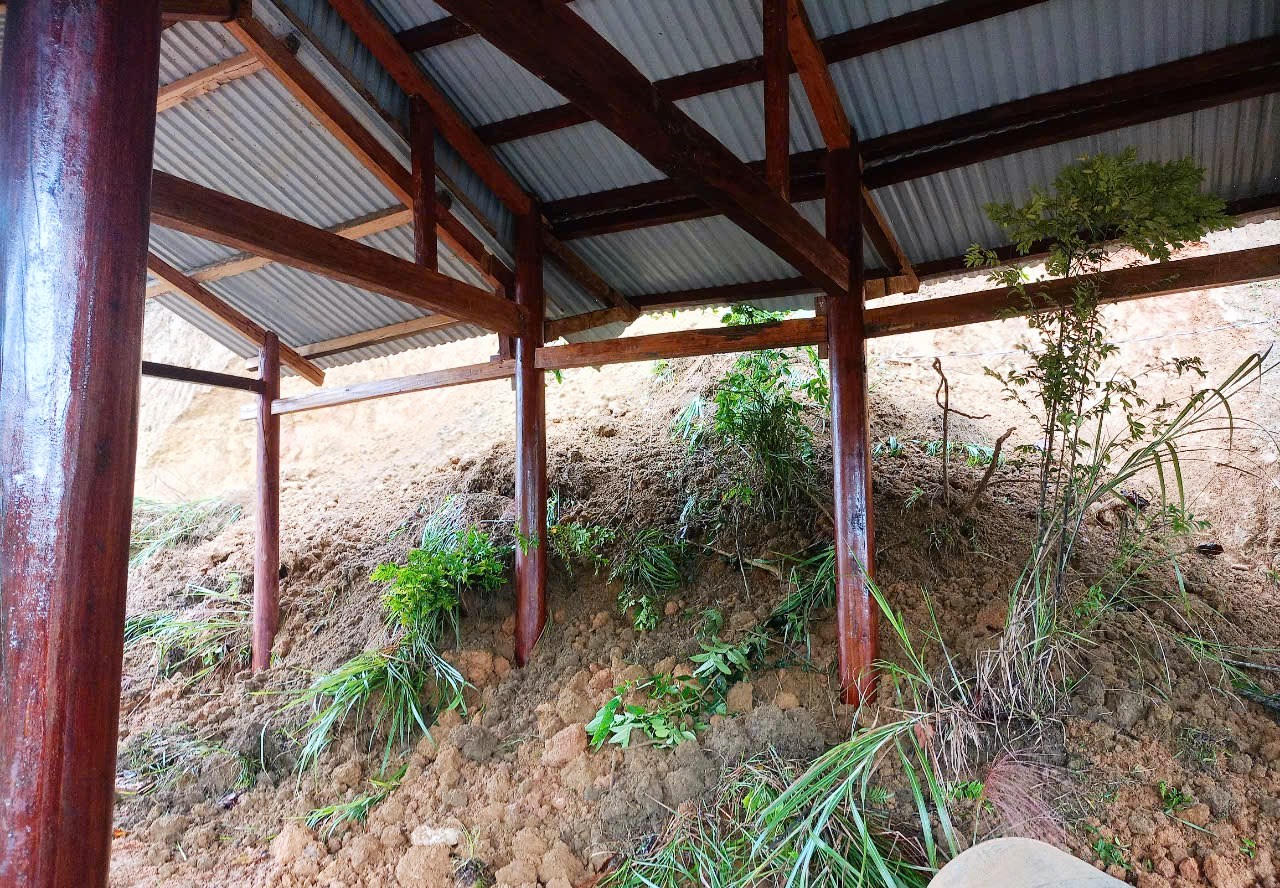 Di dời hàng ngàn hộ dân ven biển miền Trung tránh bão số 4