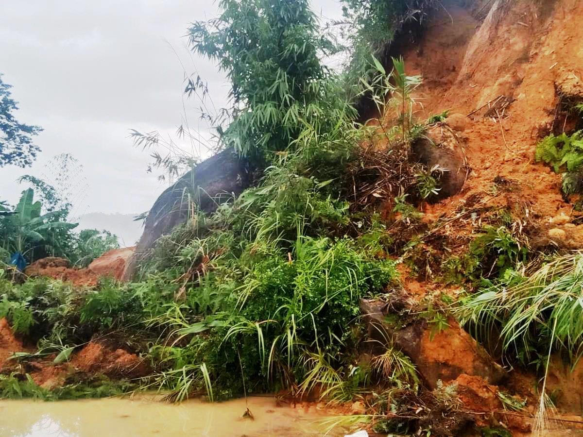 Di dời hàng ngàn hộ dân ven biển miền Trung tránh bão số 4