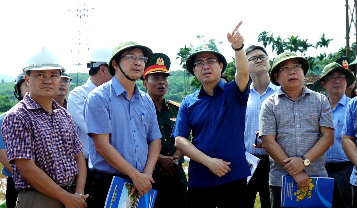 Đẩy nhanh tiến độ dự án chống sạt lở khẩn cấp khu dân cư Van Cà Vãi