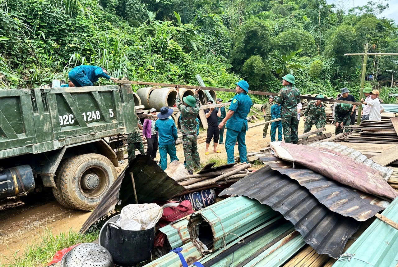 Thêm một làng ở huyện miền núi Nam Trà My di dời vì sạt lở