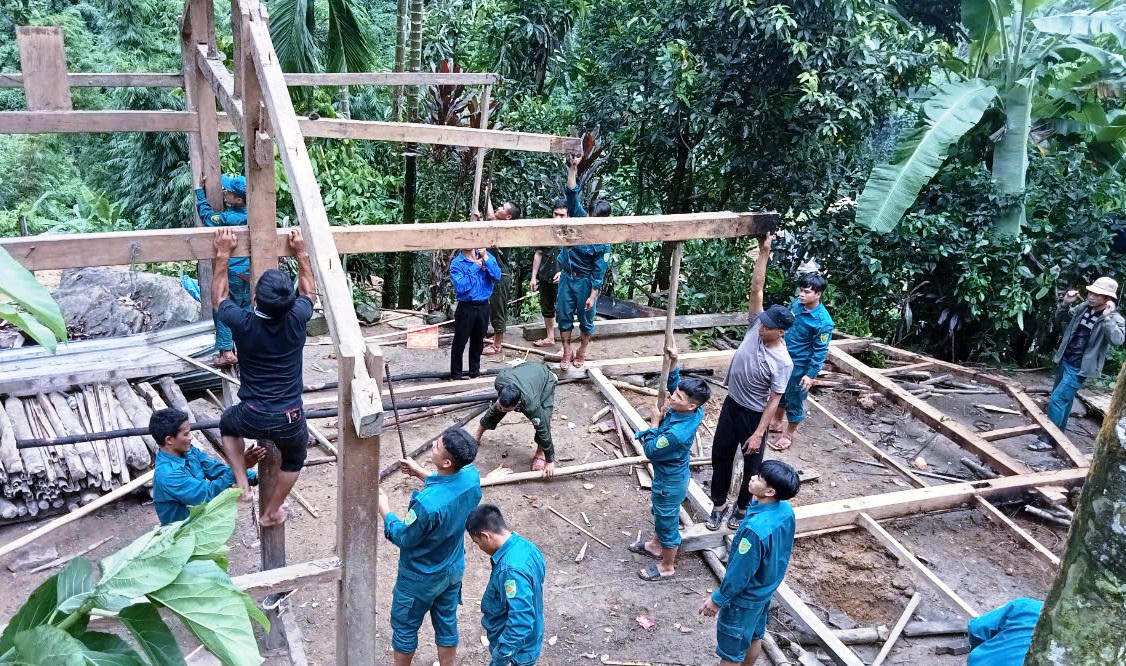 Thêm một làng ở huyện miền núi Nam Trà My di dời vì sạt lở