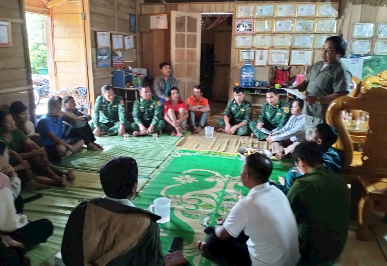 Phát hiện thêm vết nứt núi, Quảng Nam sơ tán khẩn cấp 9 hộ dân