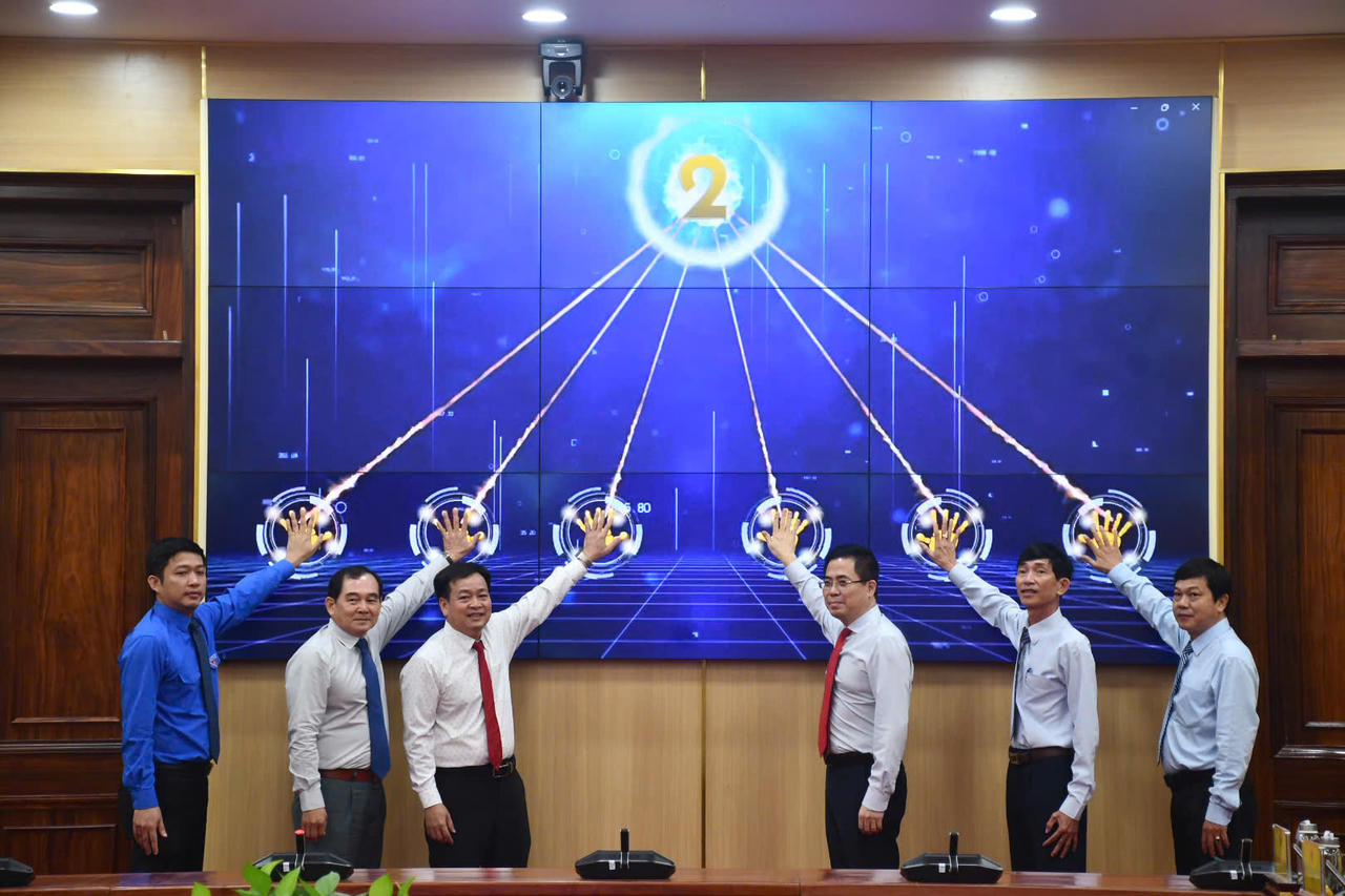 Quảng Ngãi đưa vào khai thác hai ứng dụng app công dân và công chức