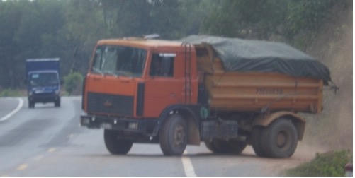 Đường tránh Huế “oằn mình” cõng xe quá tải!