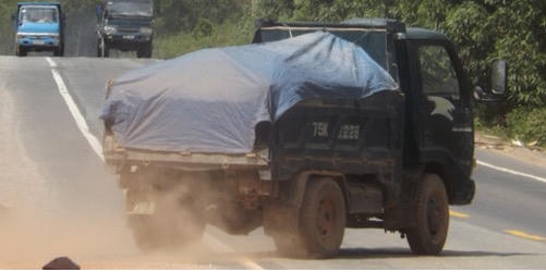 Đường tránh Huế “oằn mình” cõng xe quá tải!