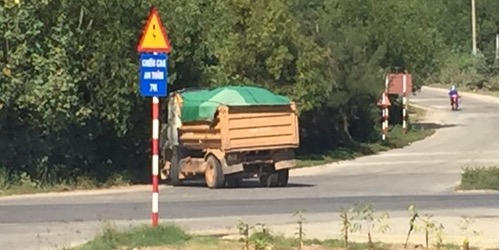 Đường tránh Huế “oằn mình” cõng xe quá tải!