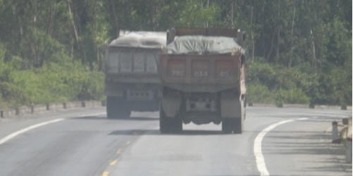 Đường tránh Huế “oằn mình” cõng xe quá tải!