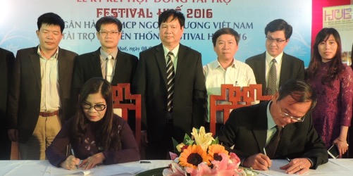 Vietcombank tài trợ 03 tỷ cho Festival Huế 2016