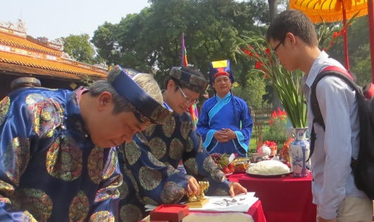 Huế: Trang nghiêm lễ hạ cây nêu ngày Tết