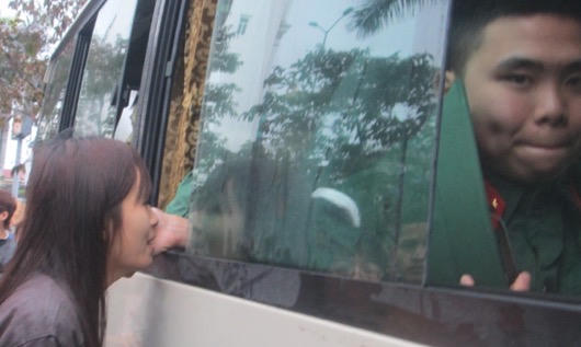 Thanh niên Huế hồ hởi lên đường nhập ngũ