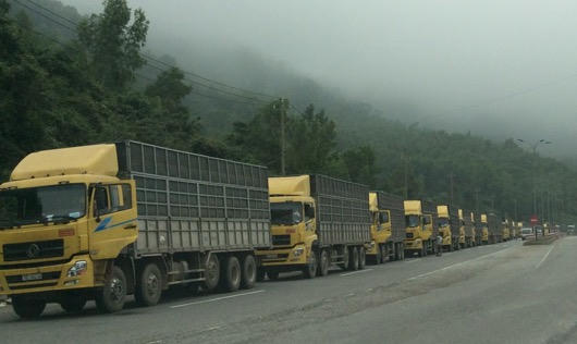 Huế: Xe 'vua' tung hoành trên Quốc lộ do được 'bảo kê'?