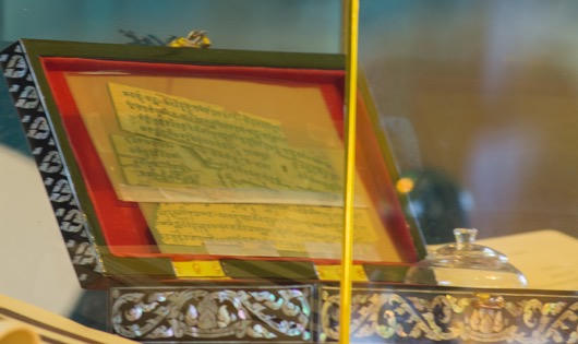 Kinh Phật khắc trên lá bối 2.000 năm tuổi