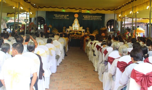 Kinh Phật khắc trên lá bối 2.000 năm tuổi