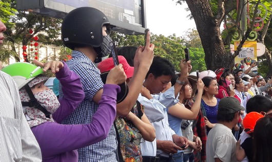 Choáng với chú rối khổng lồ ở Festival Huế