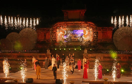 Mãn nhãn với đêm hội áo dài “nơi huyền thoại bắt đầu”