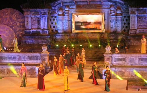 Mãn nhãn với đêm hội áo dài “nơi huyền thoại bắt đầu”