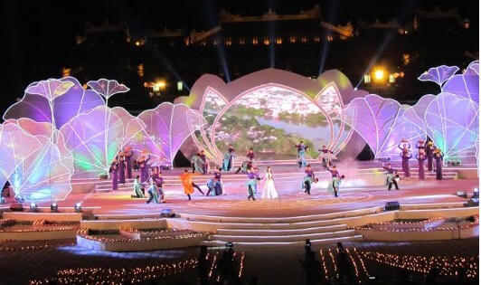 Huế mãi trọn tình trong bế mạc Festival Huế 2016