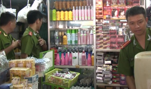 Huế: Tiến hành tiêu hủy hàng loạt mỹ phẩm không rõ nguồn gốc