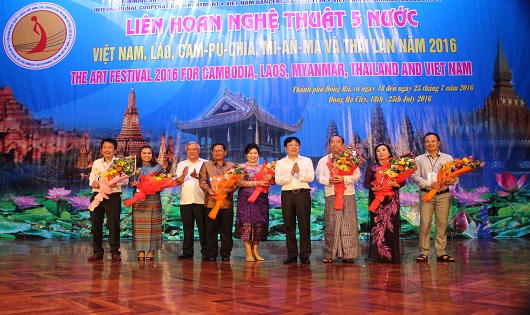 Lắng trọn tình hữu nghị 5 nước  ASEAN