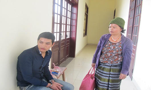 Nghịch từ đánh mẹ đẻ trọng thương chỉ vì xin tiền không cho