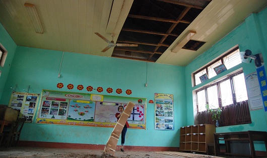 Quảng Trị: Lốc xoáy làm sập và tốc mái hơn trăm nhà dân