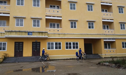 Huế: Chung cư tiền tỷ 'bỏ không', người dân sống trong xóm 'ổ chuột'