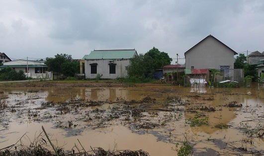 Hàng nghìn nhà dân ngập trong nước ở Cam Lộ (Quảng Trị)