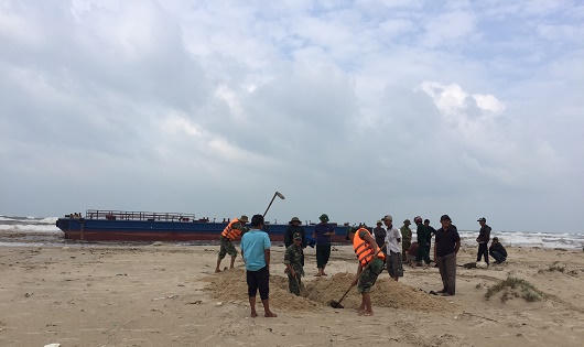 Quảng Trị: Tàu chết máy, thuyền viên kêu cứu giữa biển