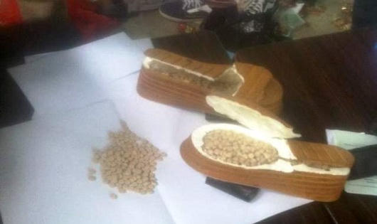 Hàng nghìn viên ma túy giấu trong đế dép