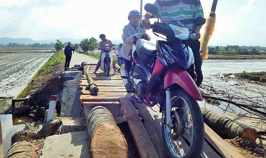 Thừa Thiên Huế: Cống sập sau lũ, nguy hiểm rình rập người dân