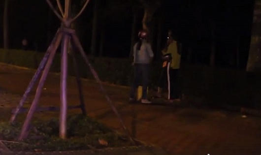 Bao cao su vương vãi, gái mại dâm 'tiếp khách' quanh đình làng ở Huế 