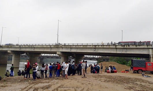 Trắng đêm tìm thầy giáo nghi tự tử