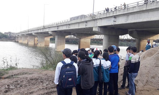 Tìm thấy thư tuyệt mệnh của thầy giáo nghi nhảy sông tự tử