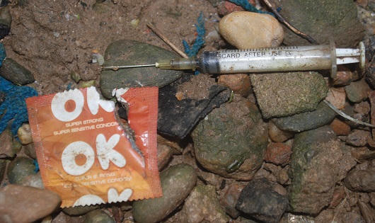 Ám ảnh kim tiêm và bao cao su vương vãi chân cầu Dã Viên