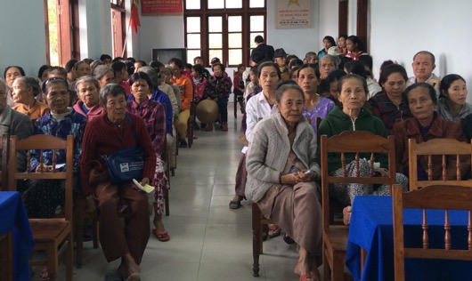 Trao quà tết cho bà con huyện Phú Lộc