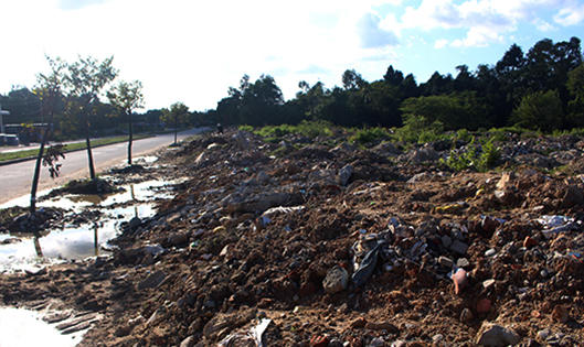  Huế: Sau một đêm nhiều tuyến đường  bỗng thành.... bãi rác