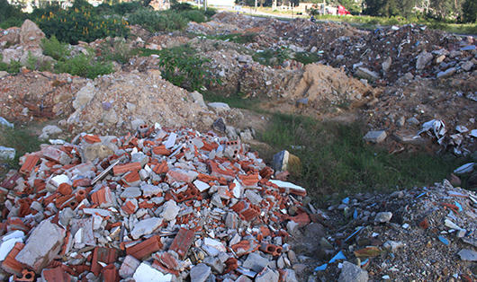  Huế: Sau một đêm nhiều tuyến đường  bỗng thành.... bãi rác