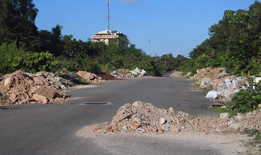  Huế: Sau một đêm nhiều tuyến đường  bỗng thành.... bãi rác