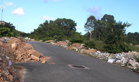  Huế: Sau một đêm nhiều tuyến đường  bỗng thành.... bãi rác